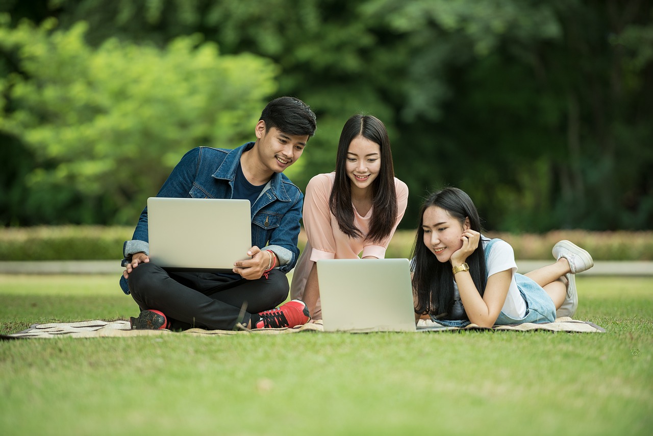 découvrez des études de cas éclairantes sur l'empreinte carbone, mettant en lumière des pratiques durables et des solutions innovantes pour réduire l'impact environnemental des entreprises. inspirez-vous des exemples concrets et engagez-vous vers une empreinte écologique plus faible.